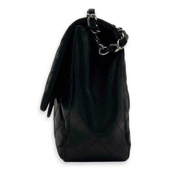 Classic Shoulder Bag Jumbo Black in Lambskin, Silver hardware