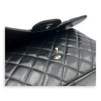 Classic Shoulder Bag Jumbo Black in Lambskin, Silver hardware