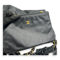22 Medium Black Shoulder Bag in Lambskin, Gold hardware