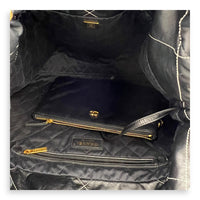 22 Medium Black Shoulder Bag in Lambskin, Gold hardware