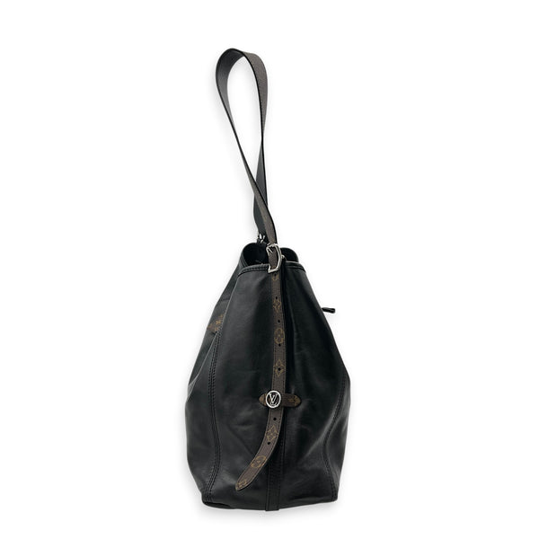 Carryall Vibe Shoulder Bag Black in Calfskin, Silver hardware