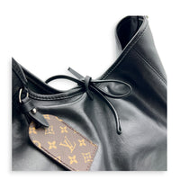 Carryall Vibe Shoulder Bag Black in Calfskin, Silver hardware
