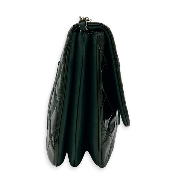 CC Shoulder Bag Green in Patent Leather, Silver hardware