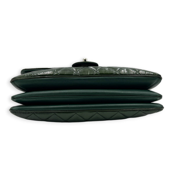 CC Shoulder Bag Green in Patent Leather, Silver hardware