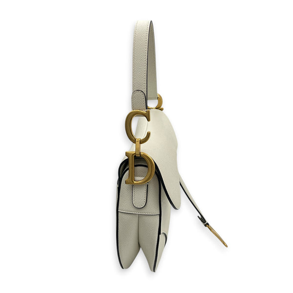 Saddle Shoulder Bag Medium Latte in Calfskin, Gold hardware
