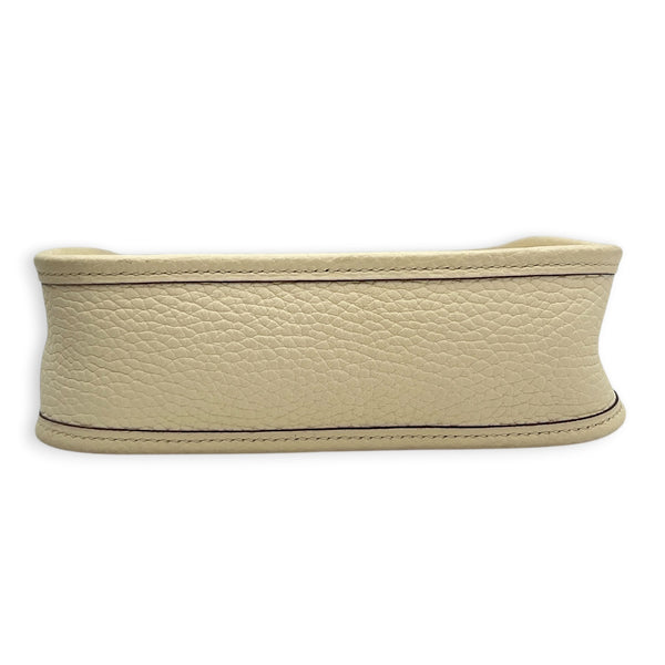 Evelyne Nata in Clemence, Gold hardware