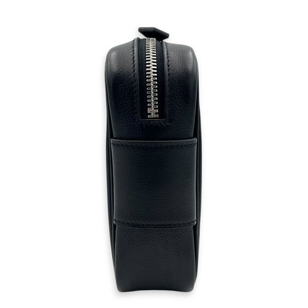 Etriviere Noir Messenger in Evergrain Calfskin, Palladium hardware