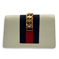Sylvie Wallet On Chain White in Calfskin, Gold hardware