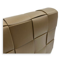 Cassette Shoulder Bag Maxi Brown in Calfskin, Silver hardware