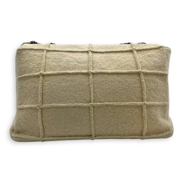 2.55 Shoulder Bag White in Wool, Gunmetal hardware