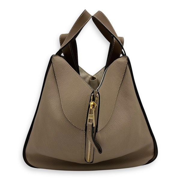Loewe Hammock Shoulder Bag Small Beige in Calfskin, Gold hardware_8