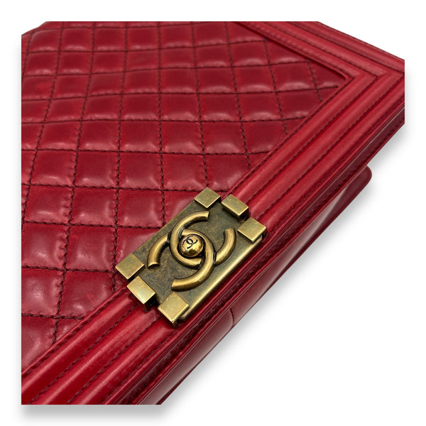 Boy Shoulder Bag Large Red in Calfskin, Gold hardware