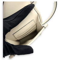 Gucci GG Crossbody Bag White in Calfskin, Silver hardware_9