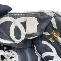 Chanel Vintage Shoulder Bag White in Canvas, Resin hardware_8