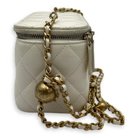 Chanel Pearl Crush Vanity Bag White in Lambskin, Gold hardware_4