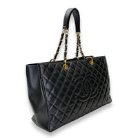 GST XL Black Shoulder Bag in Caviar Leather, Gold hardware