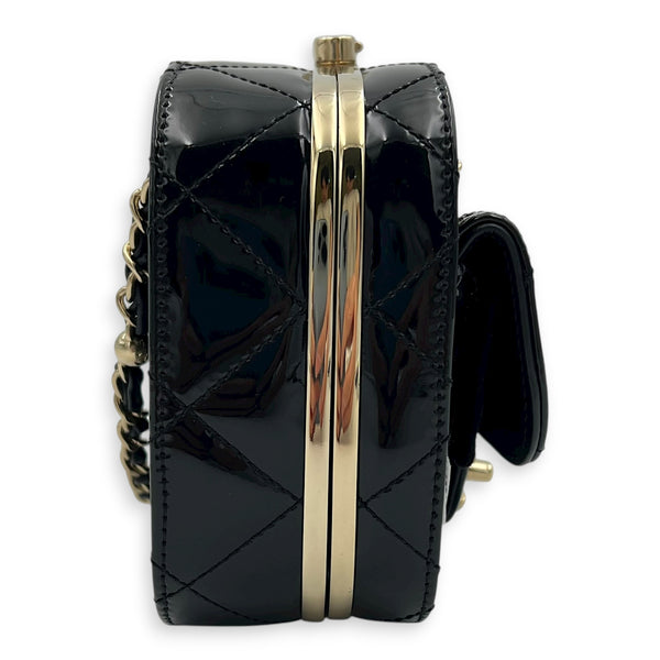 CC Seasonal Camera Shoulder Bag Black in Patent Leather, Gold hardware