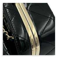CC Seasonal Camera Shoulder Bag Black in Patent Leather, Gold hardware