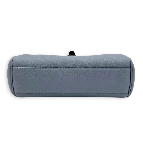16 Shoulder Bag Blue in Calfskin, Gold hardware