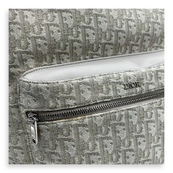 Oblique Backpack White in Canvas, Silver hardware