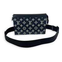 Gaston Wearable Wallet Crossbody Bag Blue in Calfskin, Silver hardware