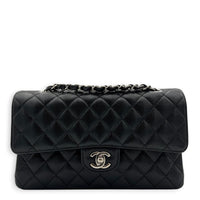 Classic Medium Black Shoulder Bag in Caviar Leather, Gold hardware