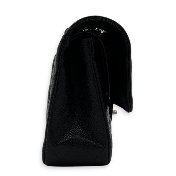 Classic Medium Black Shoulder Bag in Caviar Leather, Gold hardware