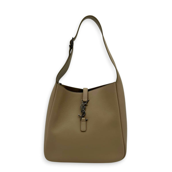 Le 5 A 7 Small Beige Shoulder Bag in Calfskin, Silver hardware