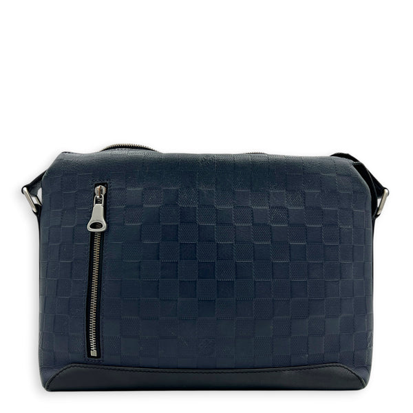 Discovery Messenger Blue in Embossed Leather, Silver hardware