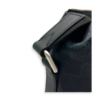 Discovery Messenger Blue in Embossed Leather, Silver hardware