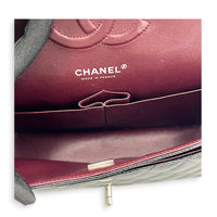 Classic Shoulder Bag Medium Black in Caviar Leather, Silver hardware