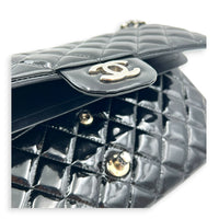 Classic Medium Black Shoulder Bag in Patent Leather, Silver hardware
