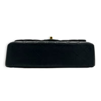 Classic Medium Black Shoulder Bag in Lambskin, Gold hardware