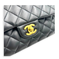 Classic Medium Black Shoulder Bag in Lambskin, Gold hardware