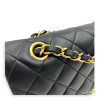 Classic Medium Black Shoulder Bag in Lambskin, Gold hardware