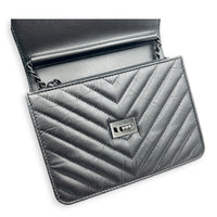 2.55 Wallet On Chain Black in Calfskin, Black hardware