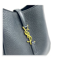 Le 5 A 7 Shoulder Bag Baby Black in Calfskin, Gold hardware