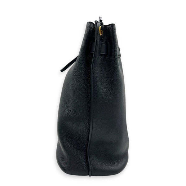 Boucle Bucket Bag Black in Calfskin, Gold hardware