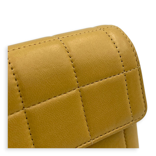 Chocolate Bar Shoulder Bag East West Beige in Lambskin, Gold hardware