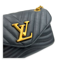 New Wave Shoulder Bag MM Black in Calfskin, Gold hardware
