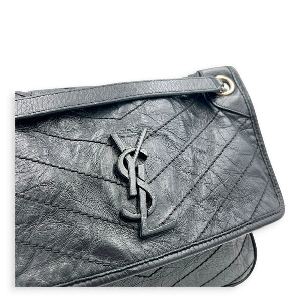 Niki Shoulder Bag Medium Black in Distressed Leather, Gunmetal hardware