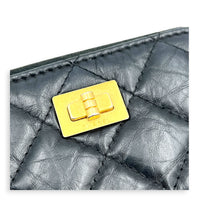 2.55 Wallet Zipped Black in Distressed Leather, Gold hardware