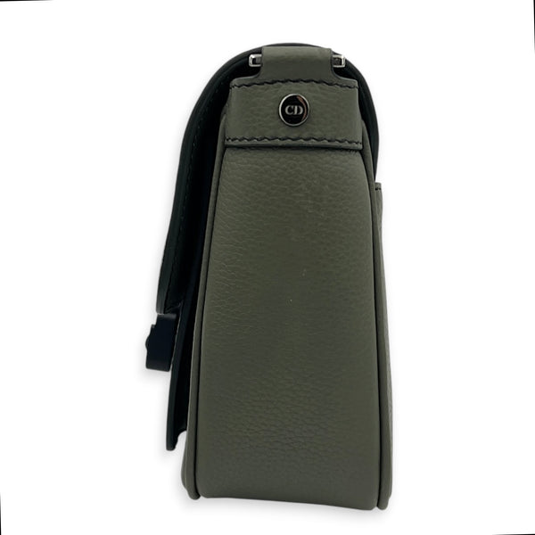 Hit The Road Messenger Green in Calfskin, Silver hardware